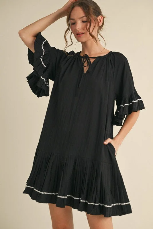 Black Solid Short Sleeve Pocketed Dress Boat Neckline Classic