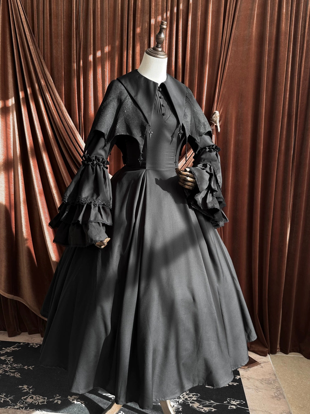 Muppet Mind Ben~Garden Witch~Gothic Lolita Dress Outfit Pointed Collar OP Batwing Cape Tunics Sophisticated sleek