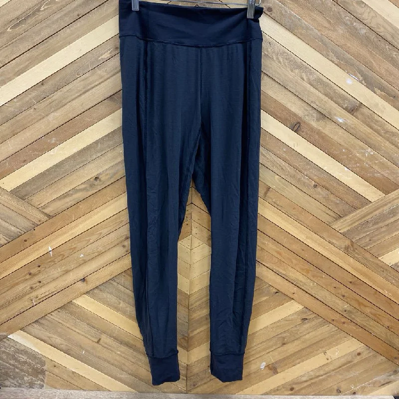 Lululemon - Women's Lightweight Mesh Pants: Black-women-6 Chic Capri Pants